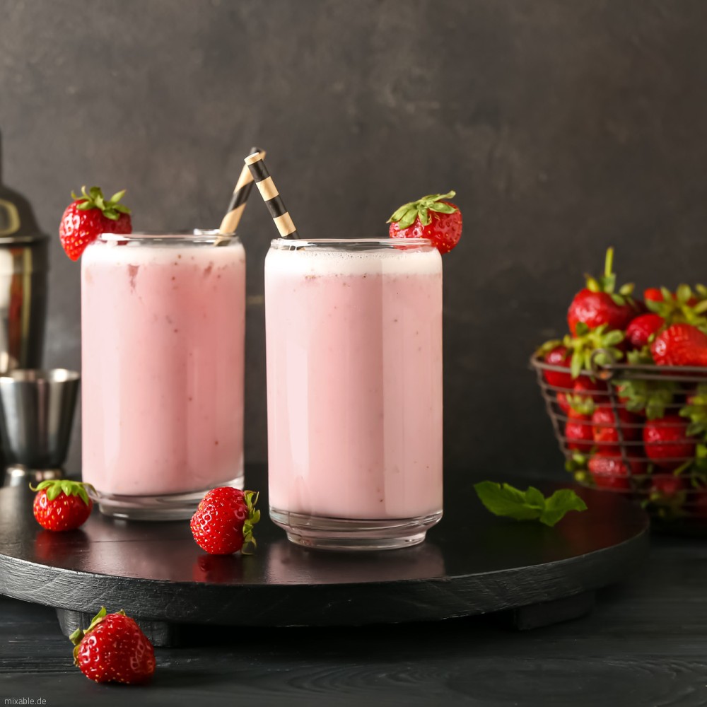 Rezept: Strawberry Colada, Cocktails &amp; Drinks | mixable.de